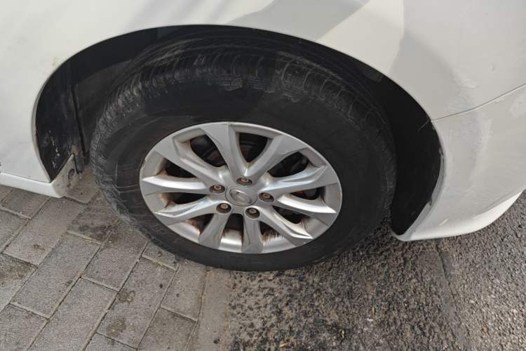 Used GAC Trumpchi GA3S Vision 2014 1.6L Manual Elite Edition Right Front Wheel Hub