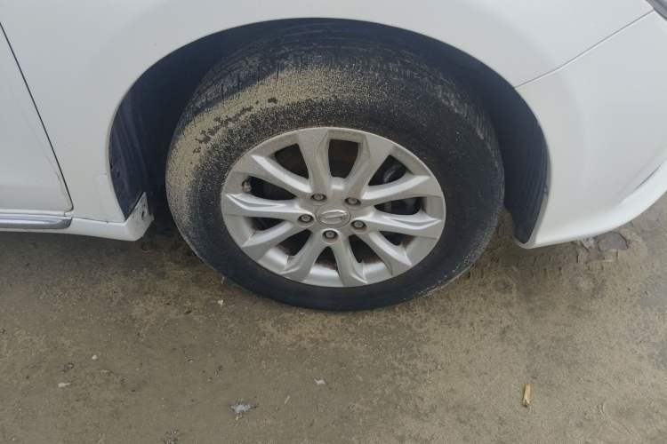 Used GAC Trumpchi GA3S Vision 2014 1.6L Automatic Elite ESP Version Right Front Wheel Hub