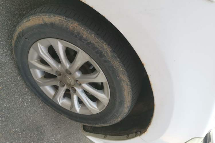Used GAC Trumpchi GA3S Vision 2014 1.6L Manual Elite Edition Right Front Wheel Hub