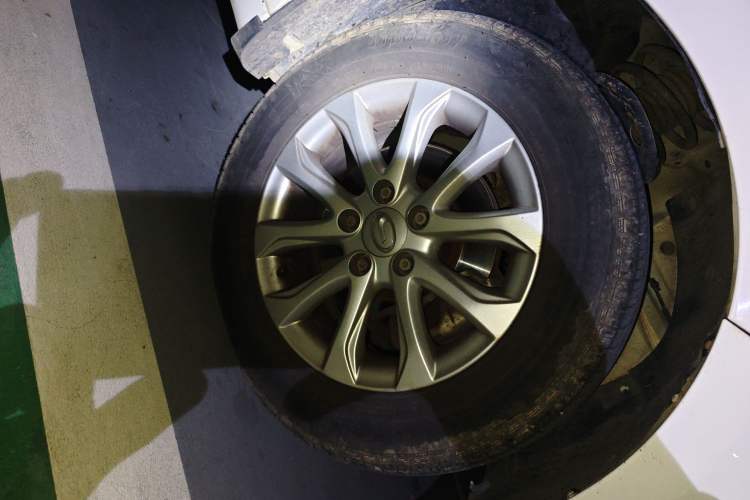 Used GAC Trumpchi GA3S Vision 2014 1.6L Automatic Elite ESP Version Right Front Wheel Hub