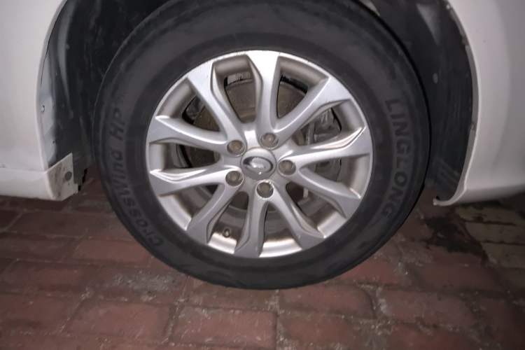 Used GAC Trumpchi GA3S Vision 2014 1.6L Manual Elite Edition Right Front Wheel Hub