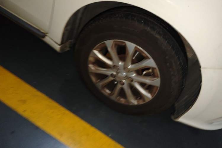 Used GAC Trumpchi GA3S Vision 2014 1.6L Automatic Elite ESP Version Right Front Wheel Hub