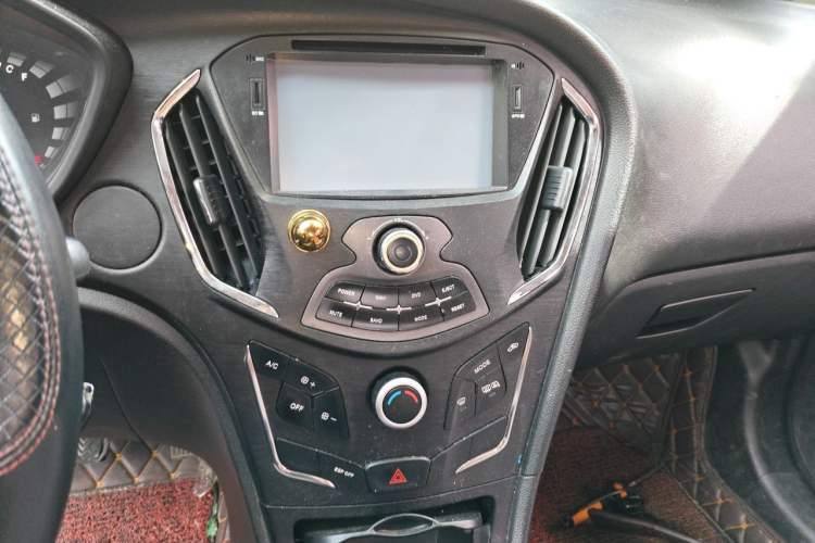 Used GAC Trumpchi GA3S Vision 2014 1.6L Manual Luxury ESP Version Audio And AC Panel