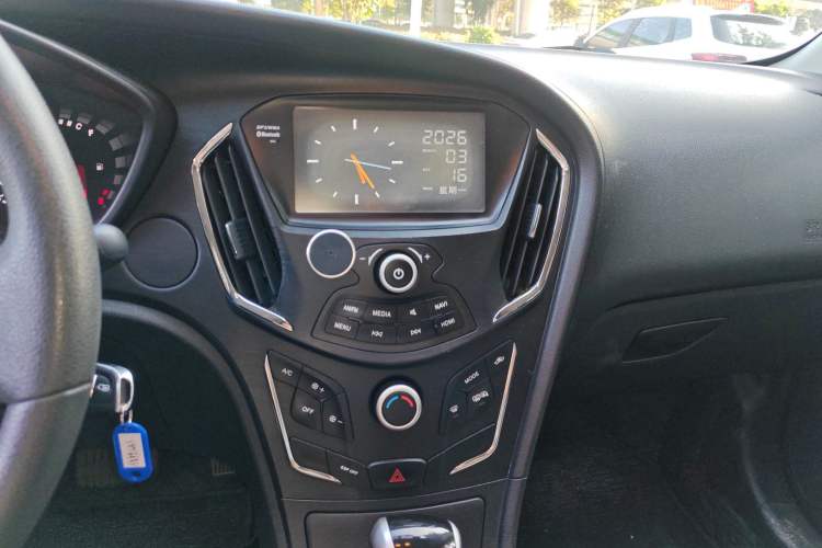 Used GAC Trumpchi GA3S Vision 2014 1.6L Automatic Luxury ESP Version Audio And AC Panel