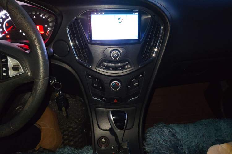 Used GAC Trumpchi GA3S Vision 2014 1.6L Automatic Luxury ESP Version Audio And AC Panel