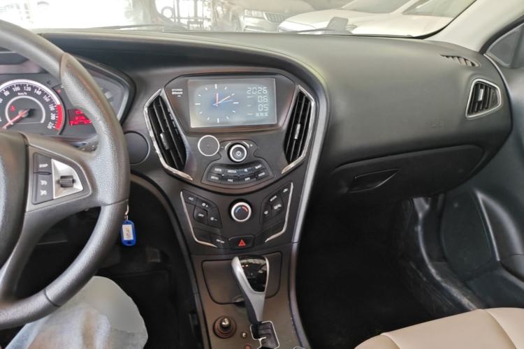 Used GAC Trumpchi GA3S Vision 2014 1.6L Automatic Luxury ESP Version Center Console
