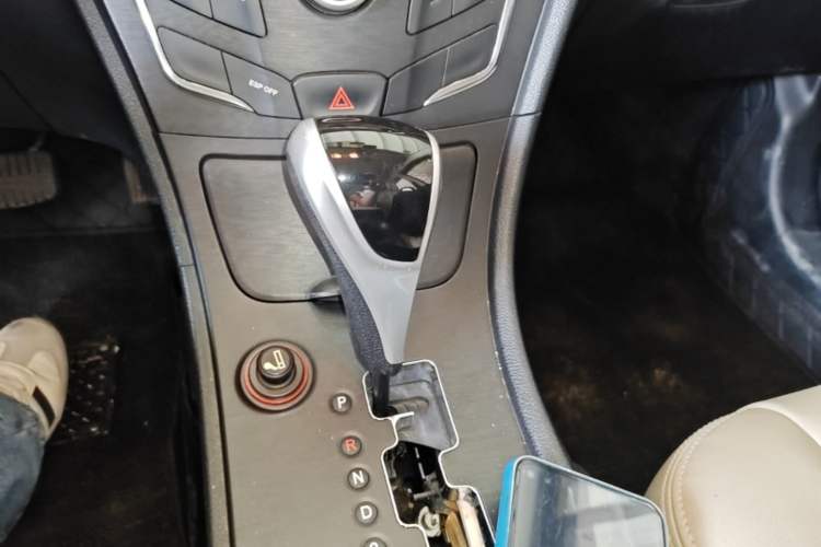Used GAC Trumpchi GA3S Vision 2014 1.6L Automatic Luxury ESP Version Gear Lever