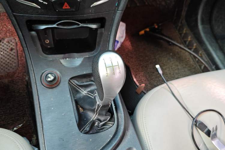 Used GAC Trumpchi GA3S Vision 2014 1.6L Manual Luxury ESP Version Gear Lever