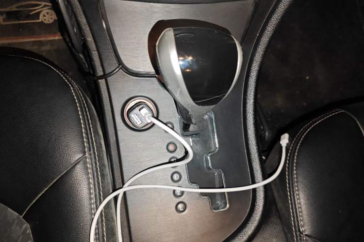 Used GAC Trumpchi GA3S Vision 2014 1.6L Automatic Elite ESP Version Gear Lever