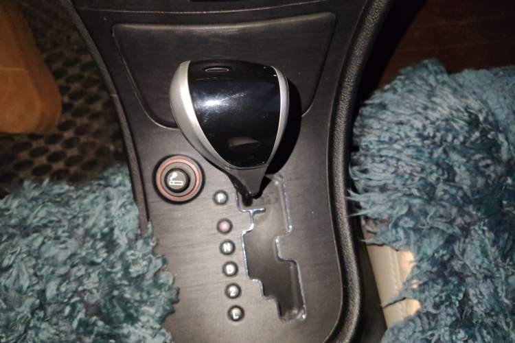 Used GAC Trumpchi GA3S Vision 2014 1.6L Automatic Luxury ESP Version Gear Lever