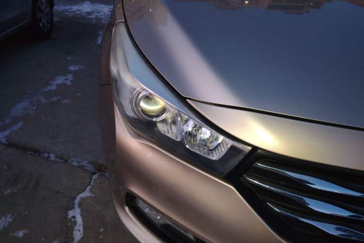 Used GAC Trumpchi GA3S Vision 2014 1.6L Automatic Luxury ESP Version Right Front Headlight