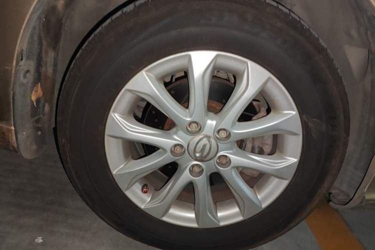 Used GAC Trumpchi GA3S Vision 2014 1.6L Automatic Elite ESP Version Right Front Wheel Hub