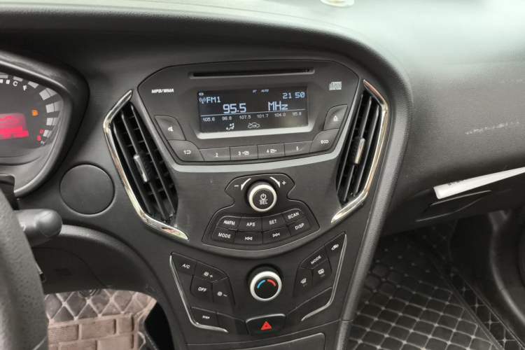 Used GAC Trumpchi GA3S Vision 2016 200T Manual Elite Edition Audio And AC Panel