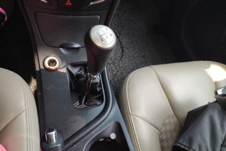 Used GAC Trumpchi GA3S Vision 2016 200T Manual Elite Edition Gear Lever