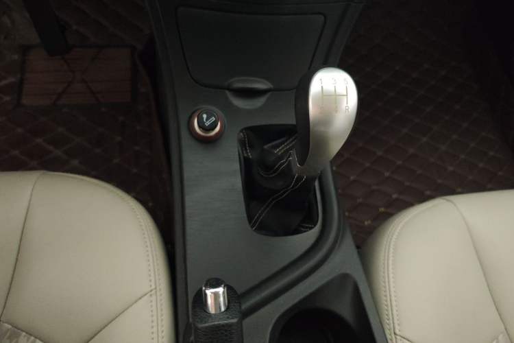 Used GAC Trumpchi GA3S Vision 2016 200T Manual Elite Edition Gear Lever