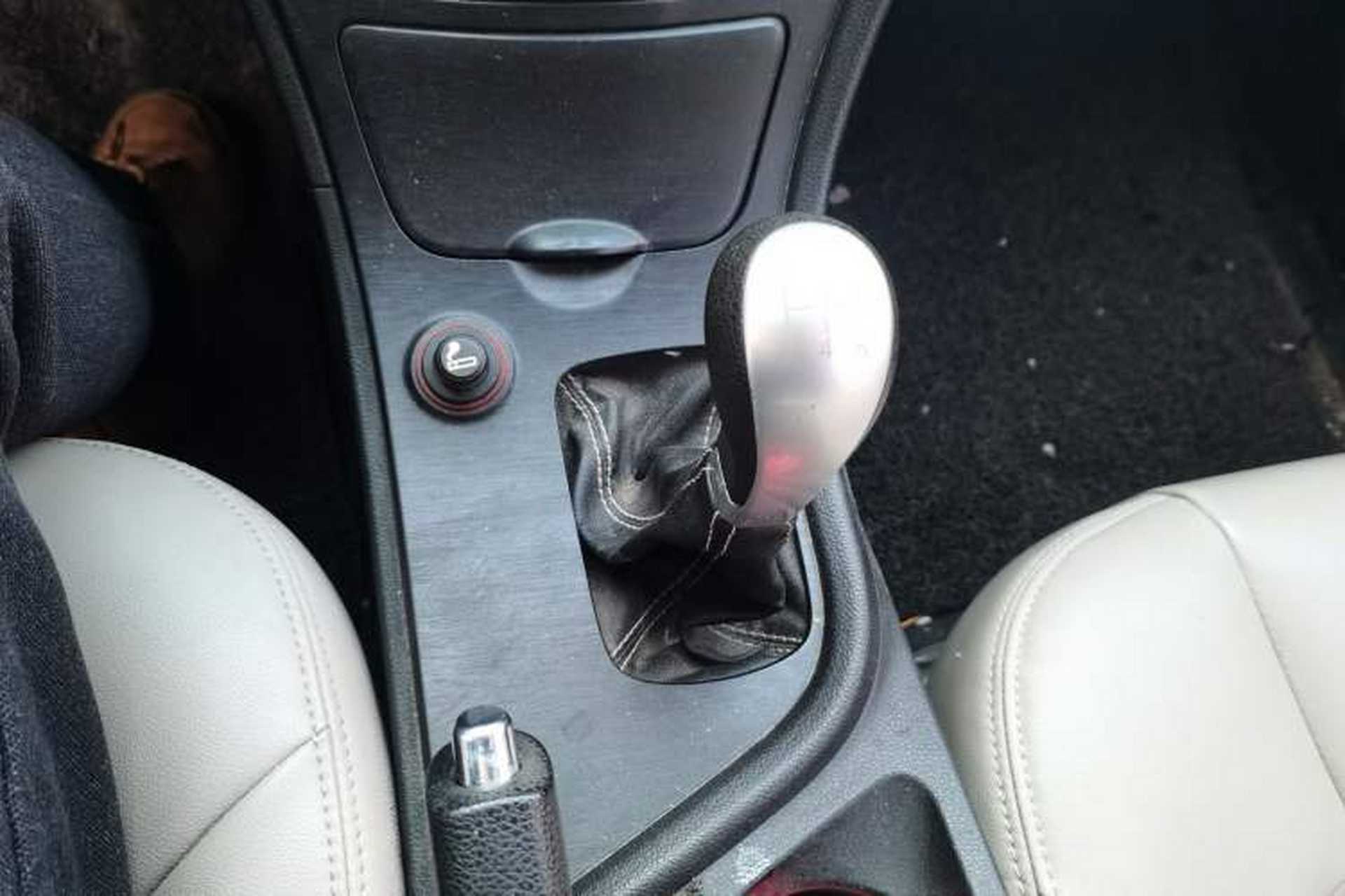 Used GAC Trumpchi GA3S Vision 2016 200T Manual Elite Edition Gear Lever