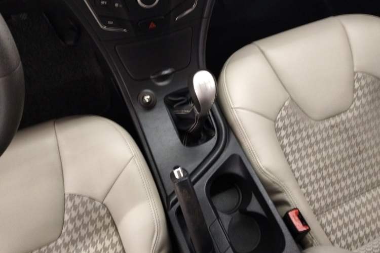 Used GAC Trumpchi GA3S Vision 2016 200T Manual Elite Edition Gear Lever