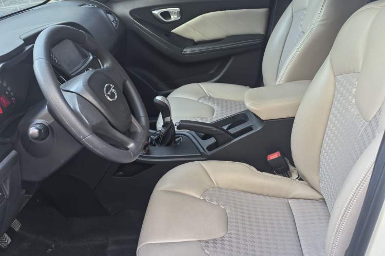 Used GAC Trumpchi GA3S Vision 2016 200T Manual Elite Edition Interior 4