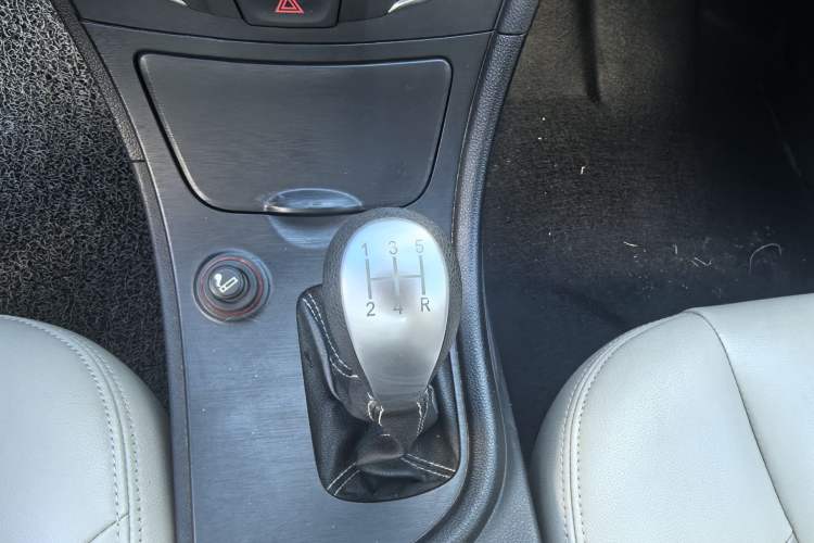 Used GAC Trumpchi GA3S Vision 2016 200T Manual Elite Edition Interior 4