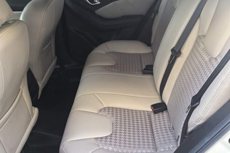 Used GAC Trumpchi GA3S Vision 2016 200T Manual Elite Edition Interior 5