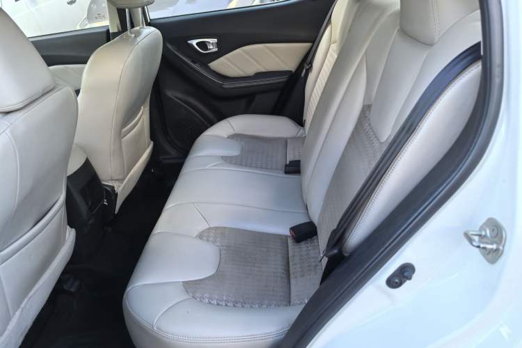 Used GAC Trumpchi GA3S Vision 2016 200T Manual Elite Edition Interior 6