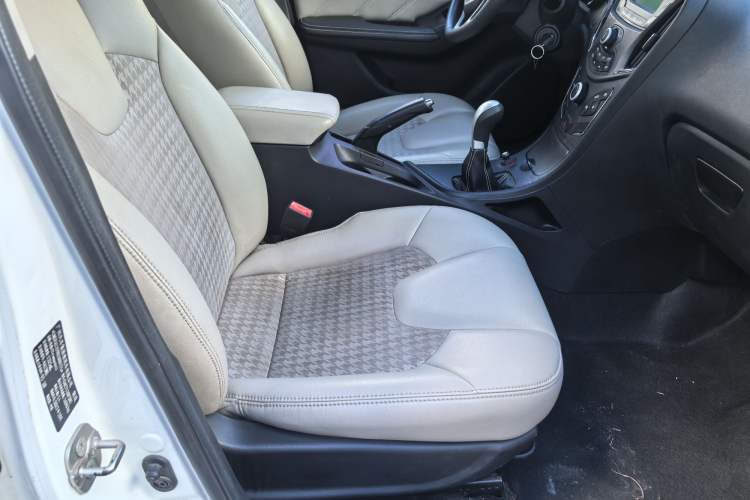 Used GAC Trumpchi GA3S Vision 2016 200T Manual Elite Edition Interior 8