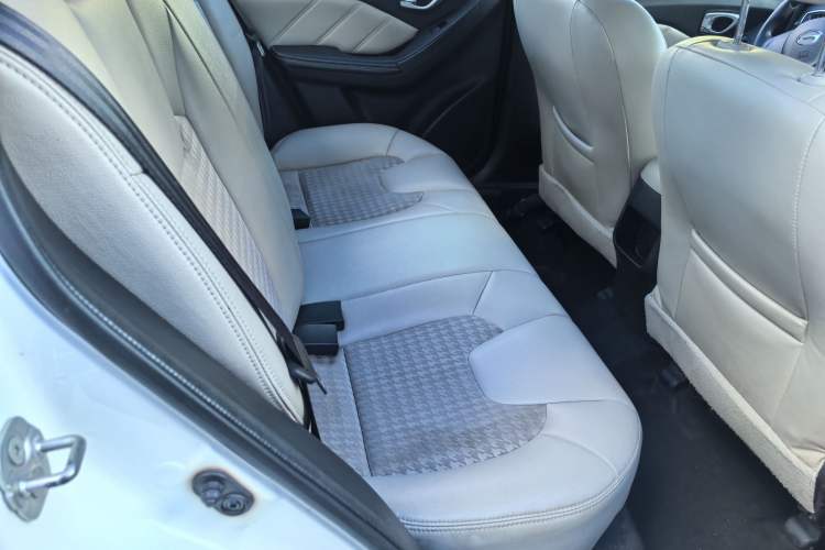 Used GAC Trumpchi GA3S Vision 2016 200T Manual Elite Edition Interior 9