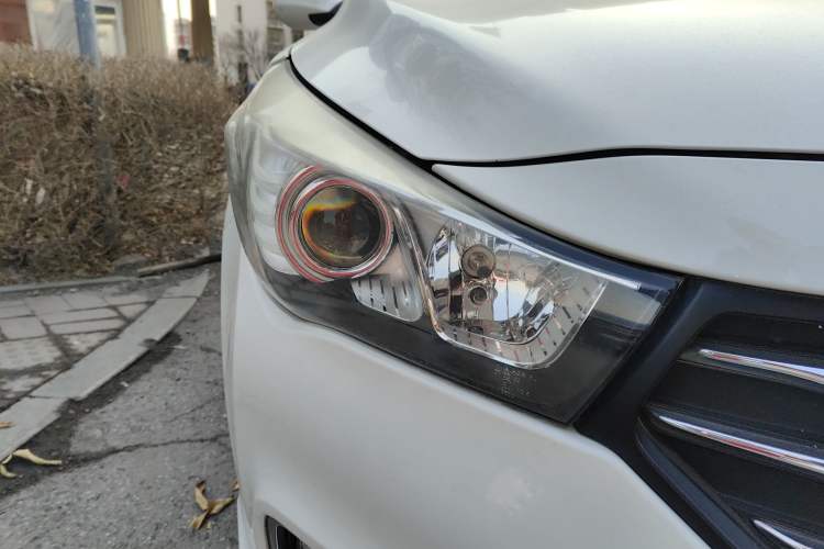 Used GAC Trumpchi GA3S Vision 2016 200T Manual Elite Edition Right Front Headlight