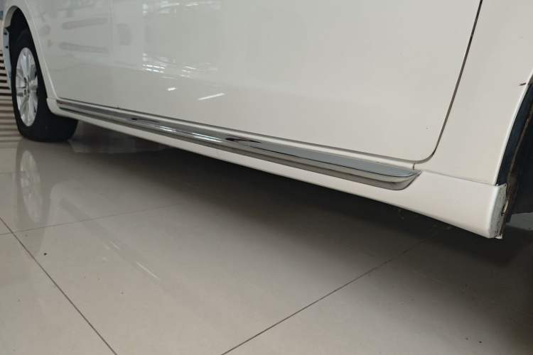 Used GAC Trumpchi GA3S Vision 2016 200T Manual Elite Edition Right Side Sill