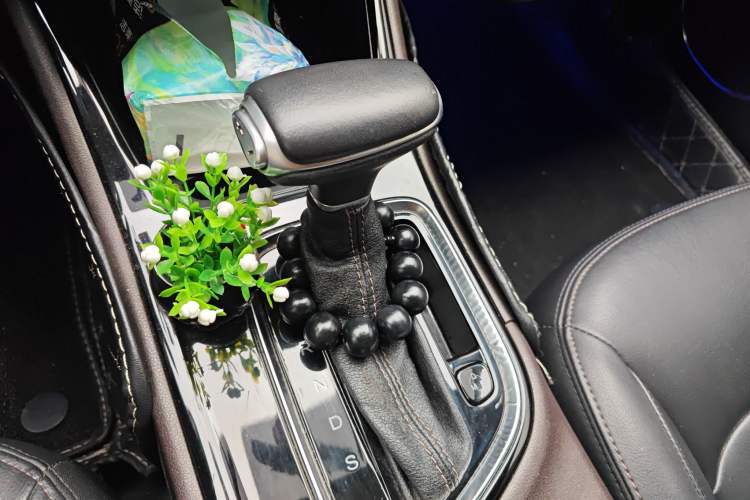 Used GAC Trumpchi GA4 2018 200T Automatic Luxury Edition Gear Lever