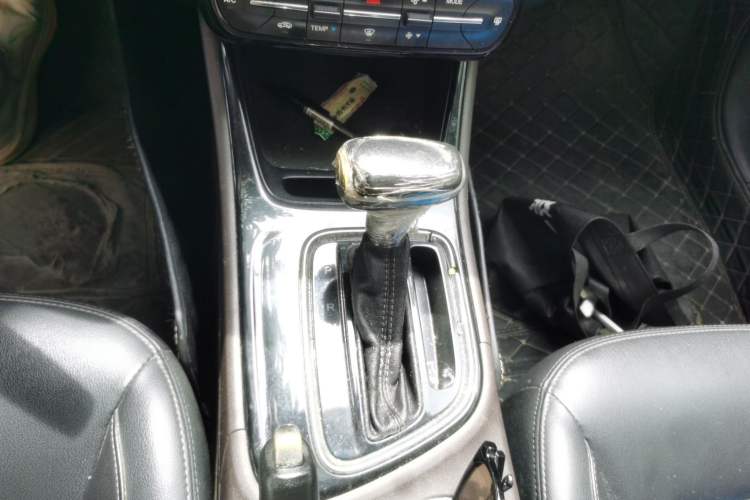 Used GAC Trumpchi GA4 2018 150N Automatic Luxury Edition Gear Lever