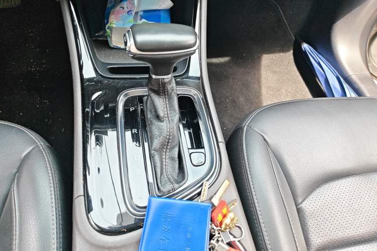 Used GAC Trumpchi GA4 2018 200T Automatic Luxury Edition Gear Lever