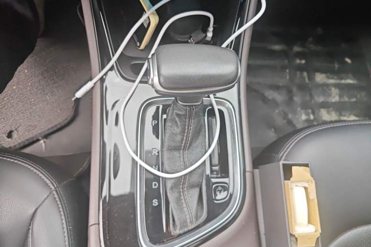 Used GAC Trumpchi GA4 2018 200T Automatic Luxury Edition Gear Lever