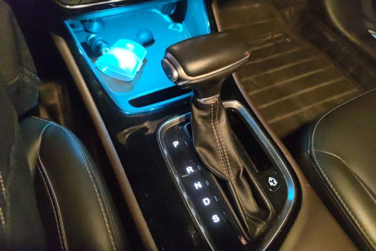 Used GAC Trumpchi GA4 2018 200T Automatic Luxury Edition Gear Lever