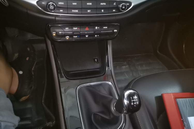 Used GAC Trumpchi GA4 2018 200T Manual Luxury Edition Gear Lever