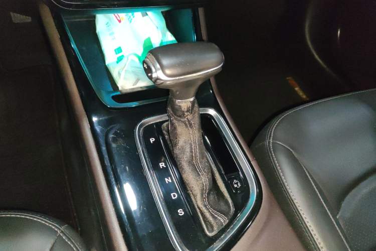 Used GAC Trumpchi GA4 2018 200T Automatic Luxury Edition Gear Lever