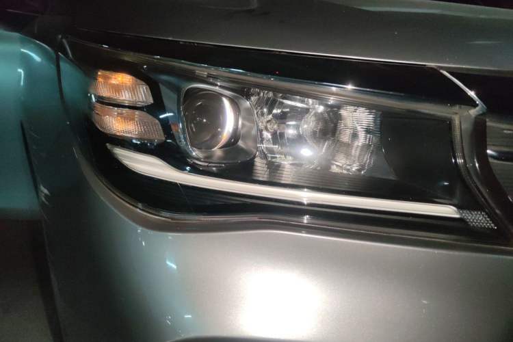 Used GAC Trumpchi GA4 2018 200T Automatic Luxury Edition Right Front Headlight