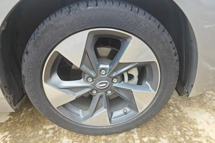 Used GAC Trumpchi GA4 2018 200T Automatic Luxury Edition Right Front Wheel Hub