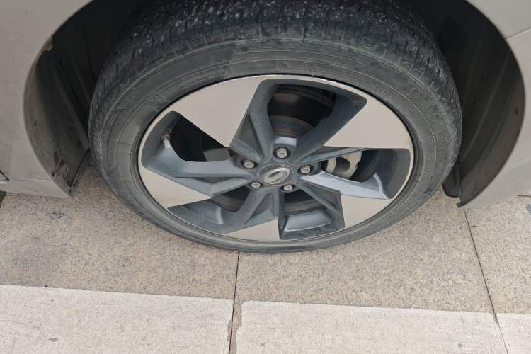 Used GAC Trumpchi GA4 2018 200T Automatic Luxury Edition Right Front Wheel Hub