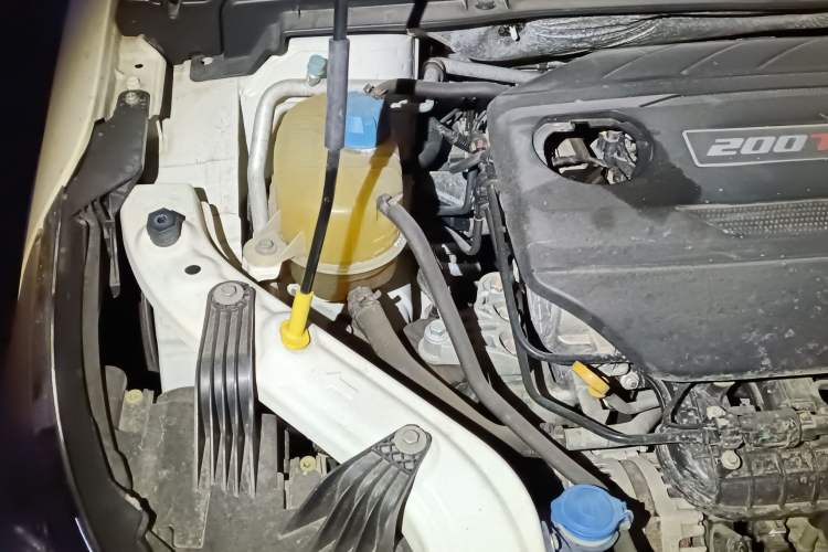 Used GAC Trumpchi GA4 2018 200T Automatic Prestige Edition Engine Bay Right