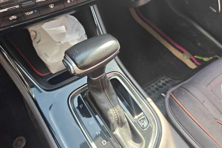 Used GAC Trumpchi GA4 2018 200T Automatic Luxury Edition Gear Lever