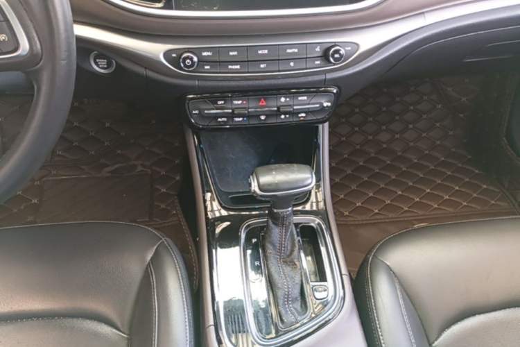 Used GAC Trumpchi GA4 2018 200T Automatic Luxury Edition Gear Lever