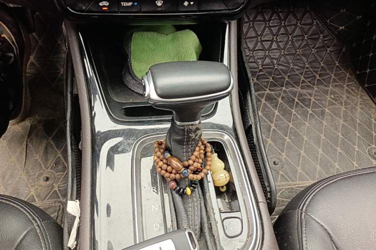 Used GAC Trumpchi GA4 2018 200T Automatic Luxury Edition Gear Lever