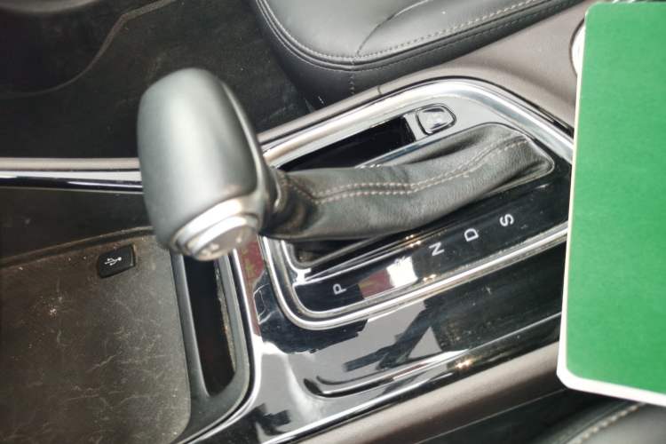 Used GAC Trumpchi GA4 2018 200T Automatic Luxury Edition Gear Lever