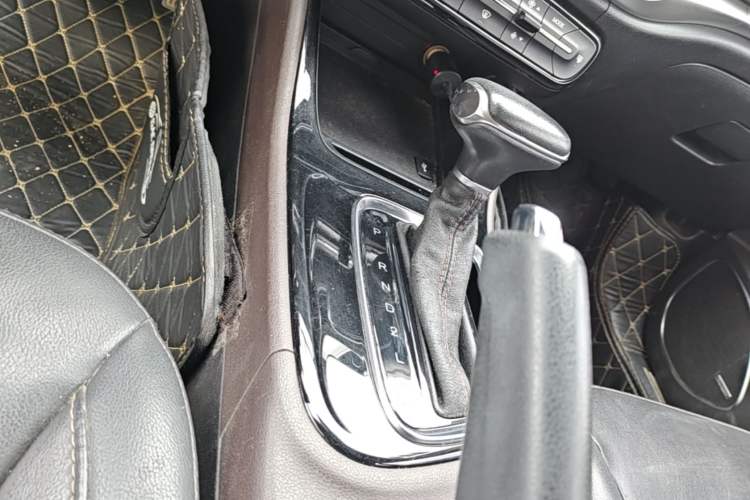 Used GAC Trumpchi GA4 2018 150N Automatic Luxury Edition Gear Lever