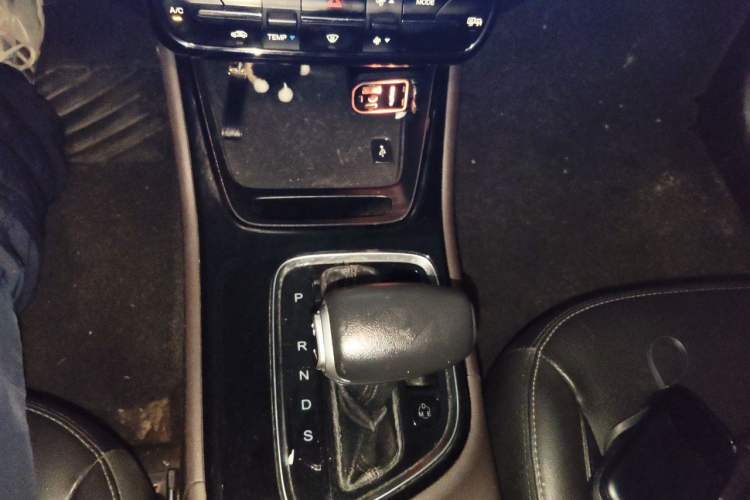 Used GAC Trumpchi GA4 2018 200T Automatic Luxury Edition Gear Lever
