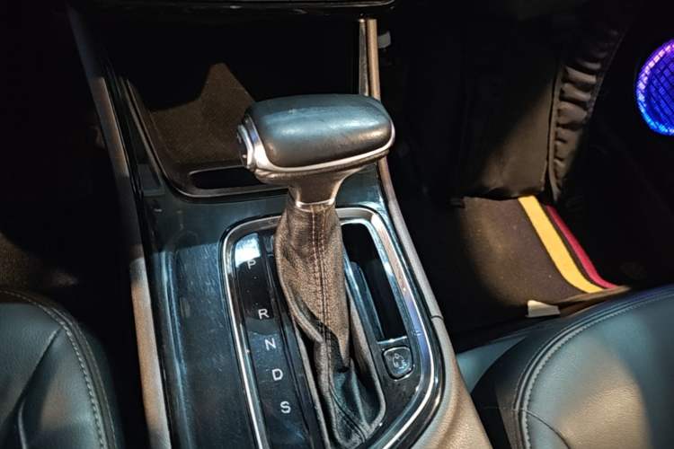 Used GAC Trumpchi GA4 2018 200T Automatic Luxury Edition Gear Lever