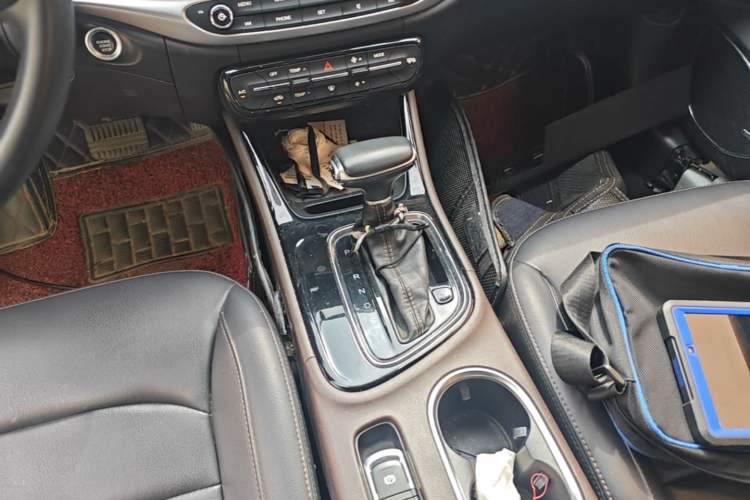 Used GAC Trumpchi GA4 2018 200T Automatic Luxury Edition Gear Lever