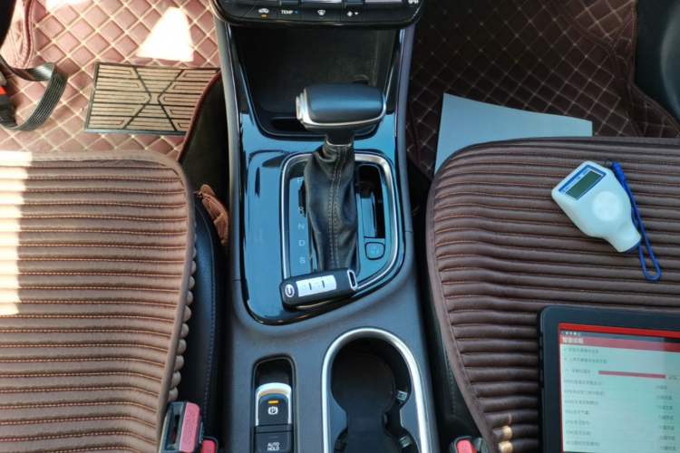Used GAC Trumpchi GA4 2018 200T Automatic Luxury Edition Gear Lever