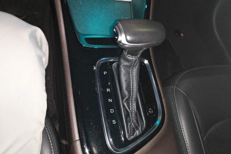 Used GAC Trumpchi GA4 2018 200T Automatic Luxury Edition Gear Lever